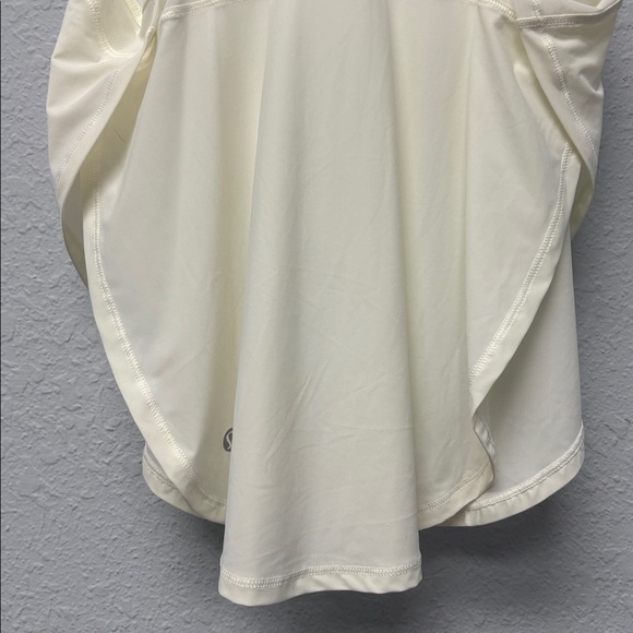 Lululemon Sz 4 Anew Singlet in 
White, Like New - Picture 9 of 10